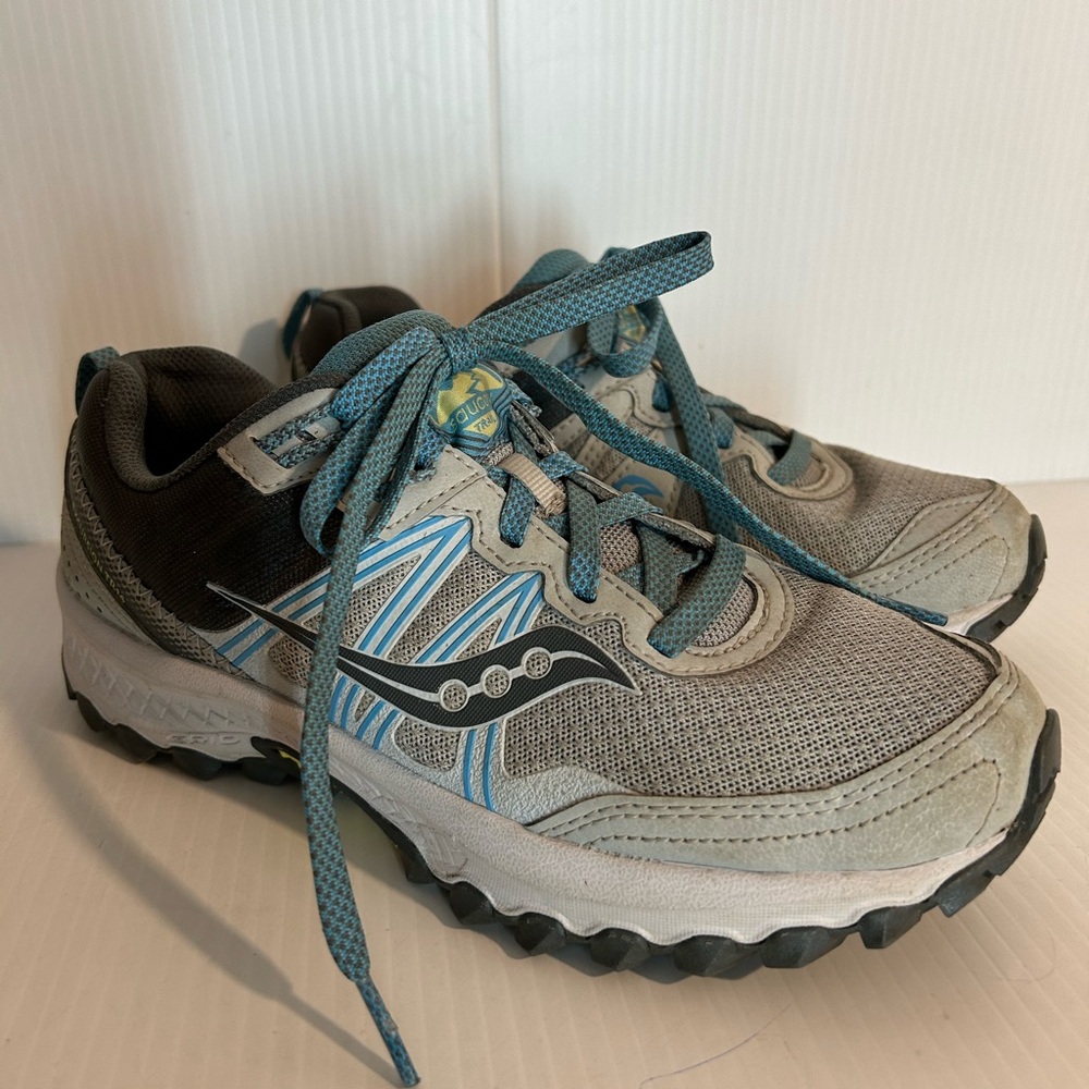 Women’s 8 Saucony Excursion TR14